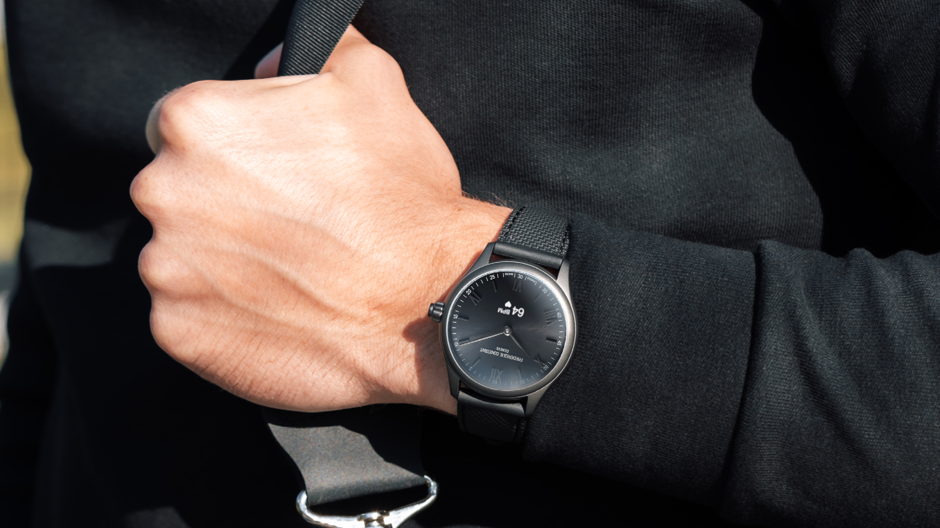 Vitality Gents Smartwatch for man. Quartz connected movement, black dial, stainless-steel case, connected functions, digital screen, rechargeable battery and black rubber strap