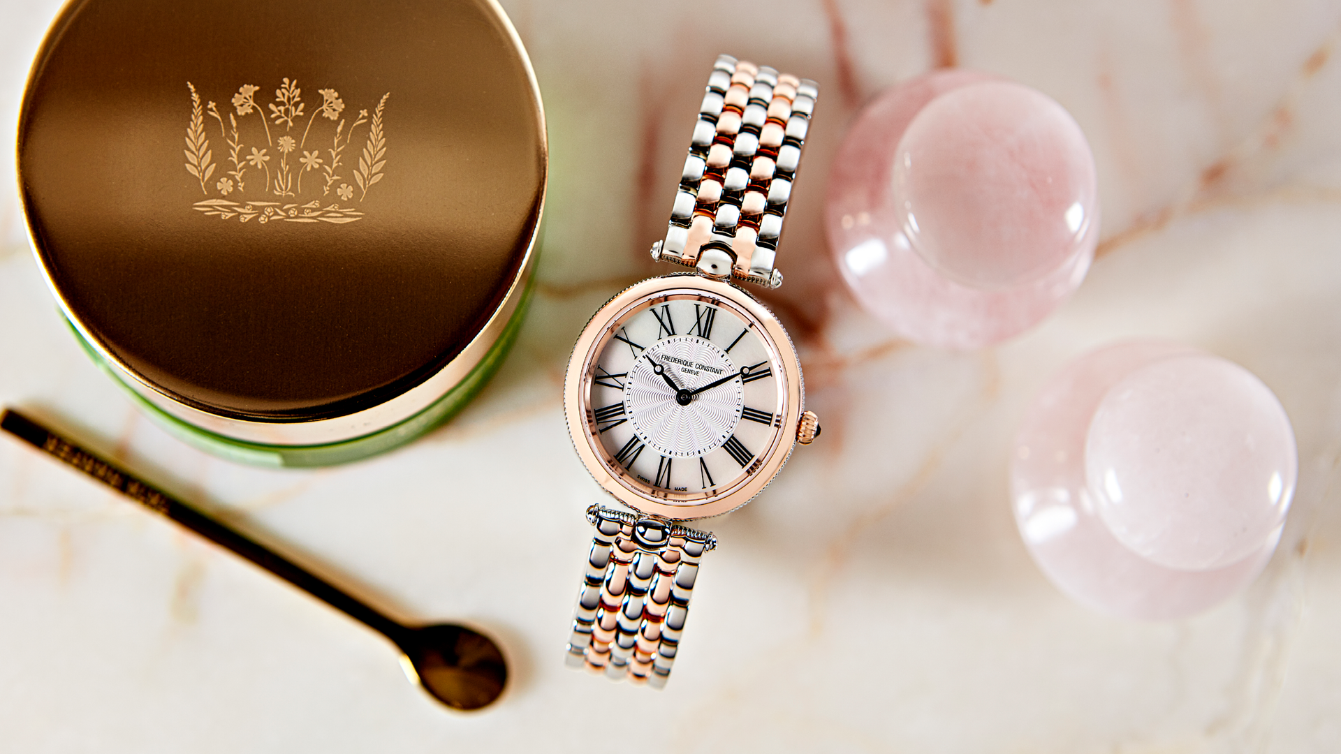 Classic Art Déco Round watch for woman. Quartz movement, white mother of pearl dial, stainless-steel and rose-gold plated bicolor case and stainless-steel and rose-gold plated bicolor bracelet