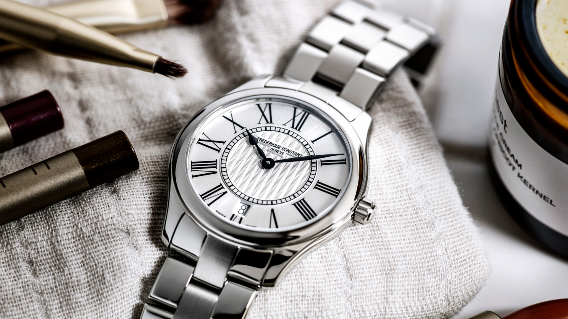 Classics Ladies Quartz watch for woman. Quartz movement, silver dial, stainless-steel case, date window and stainless-steel bracelet