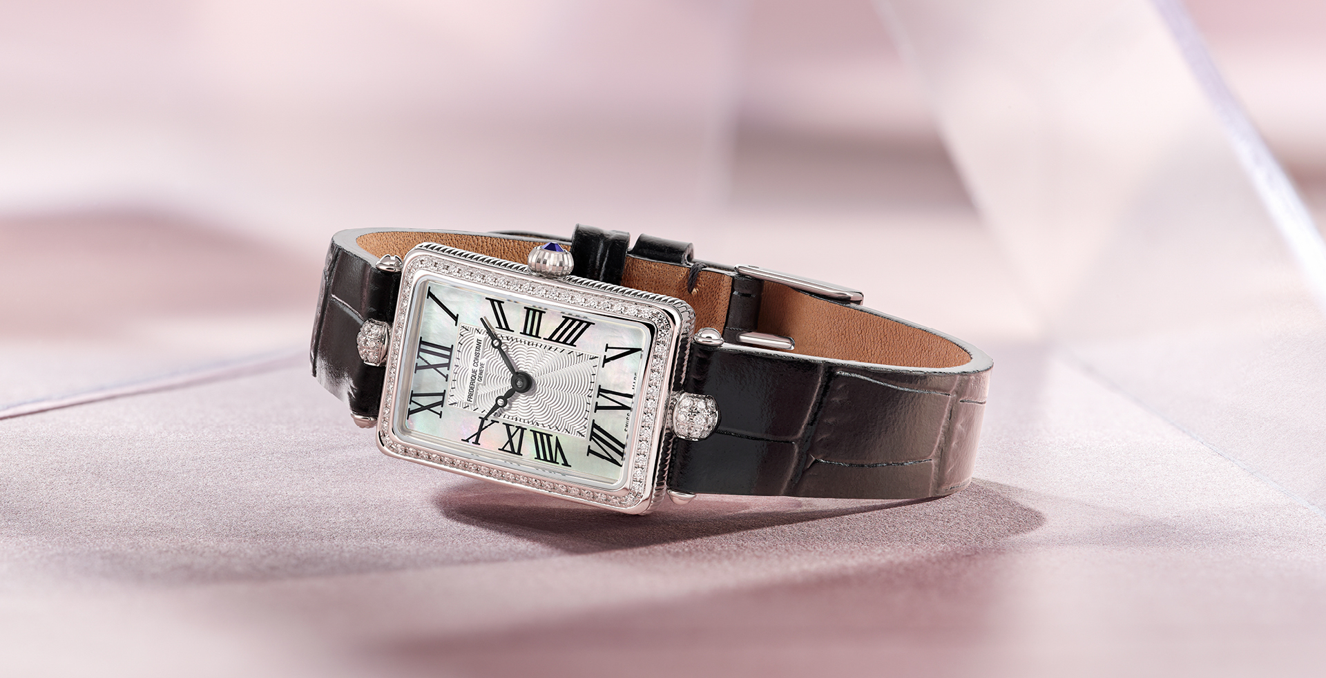 Classics Art Déco Carrée Watch for woman. Quartz movement, white mother of pearl dial, stainless-steel case and black leather strap 